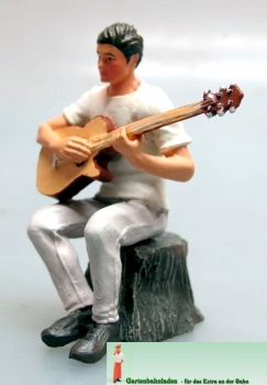 Item No. 500211 - Camper with guitar and stump