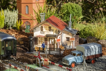 330877 - Bahnwärterhäuschen mit Schuppenanbau