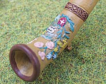 Details (Schnitzereien) auf dem  Alphorn