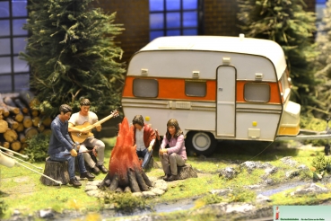 550125 - Caravan (standing model)