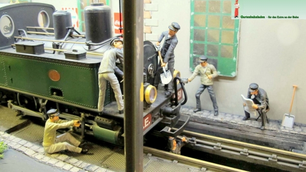 Lokschlosser von Prehm Miniaturen an der Lok Grube